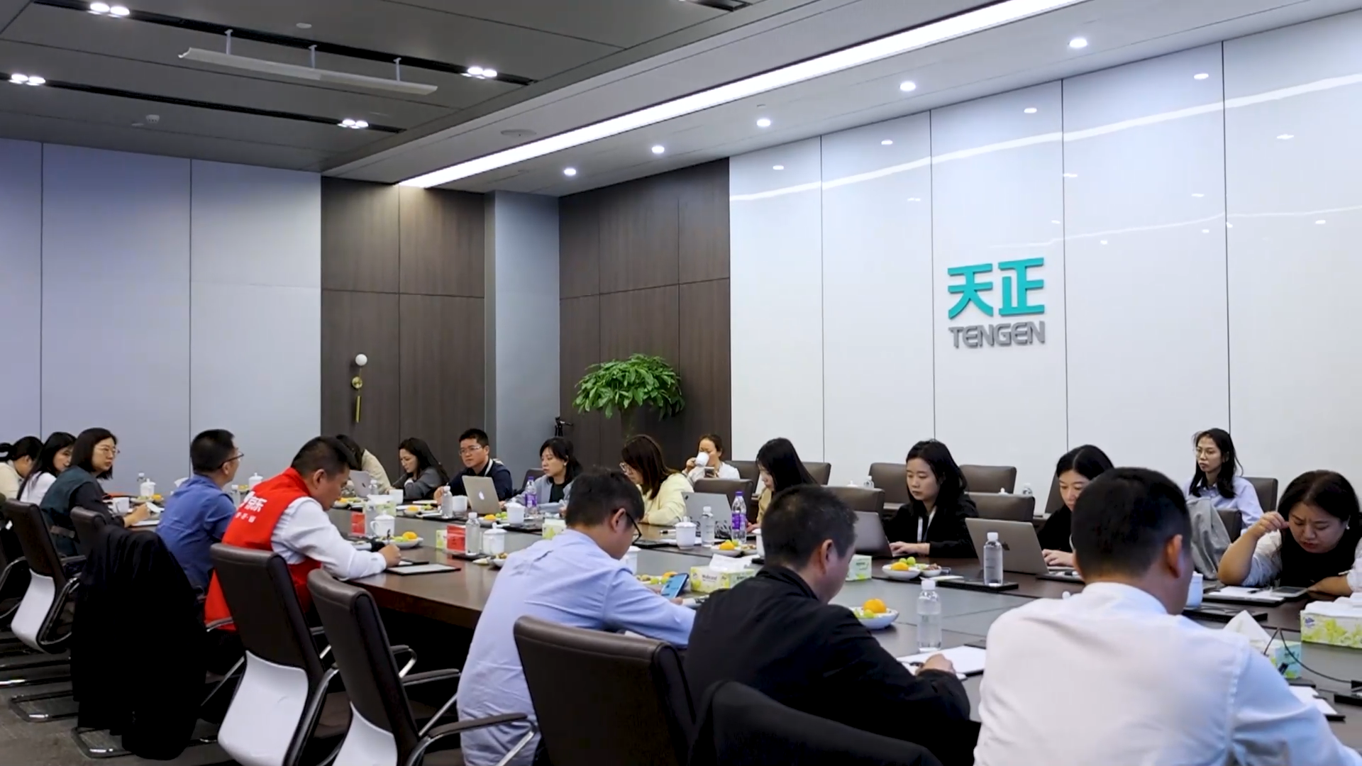 京东工业走进ag旗舰厅官网，探访产业数智化之路！